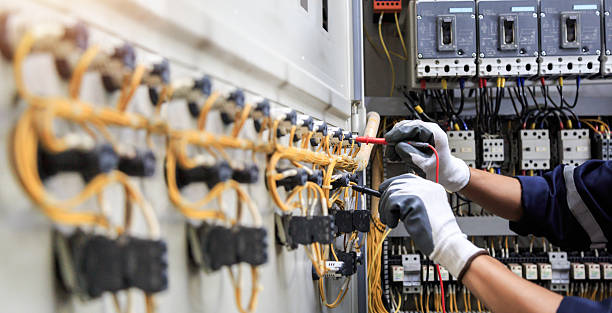 Professional Electrician technician working in Hammond, WI